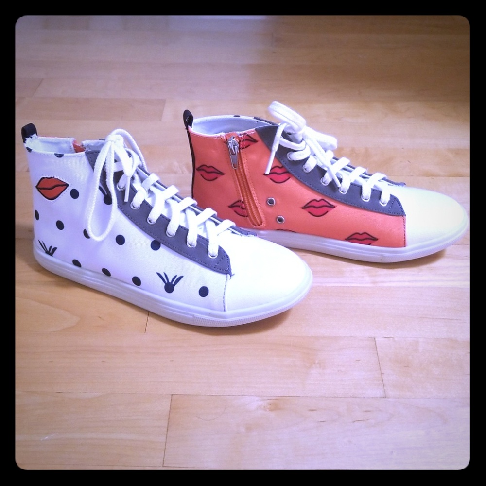 DV8 By Dolce Vita Canvad HighTop Sneakers